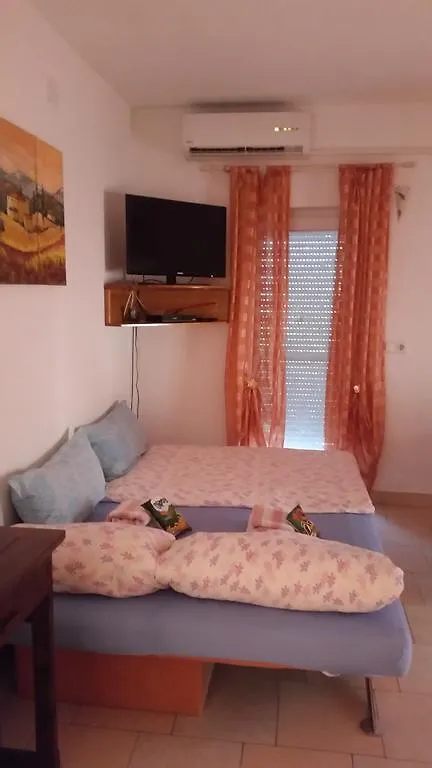 Villa Claudia Povljana 0*,